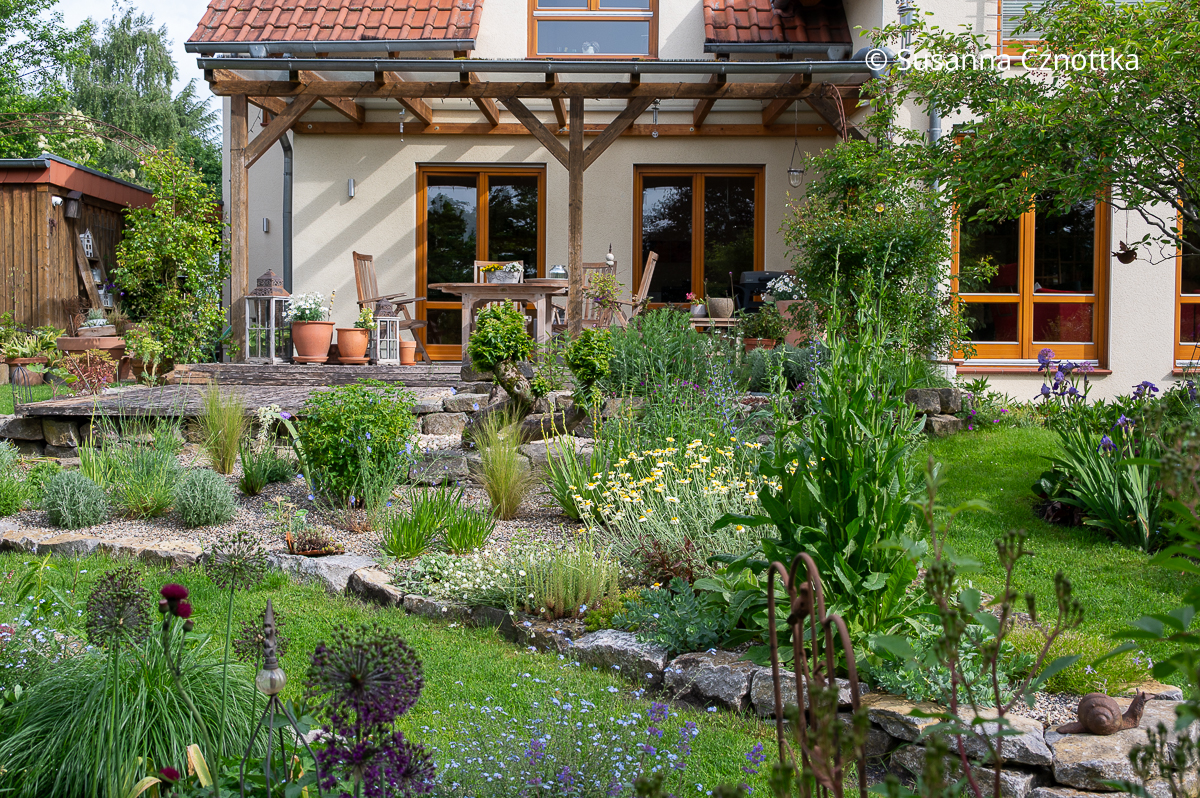 Insektenfreundlicher Garten: Magerbeet oder Splittbeet Insektenfreundlicher Garten: Magerbeet oder Splittbeet