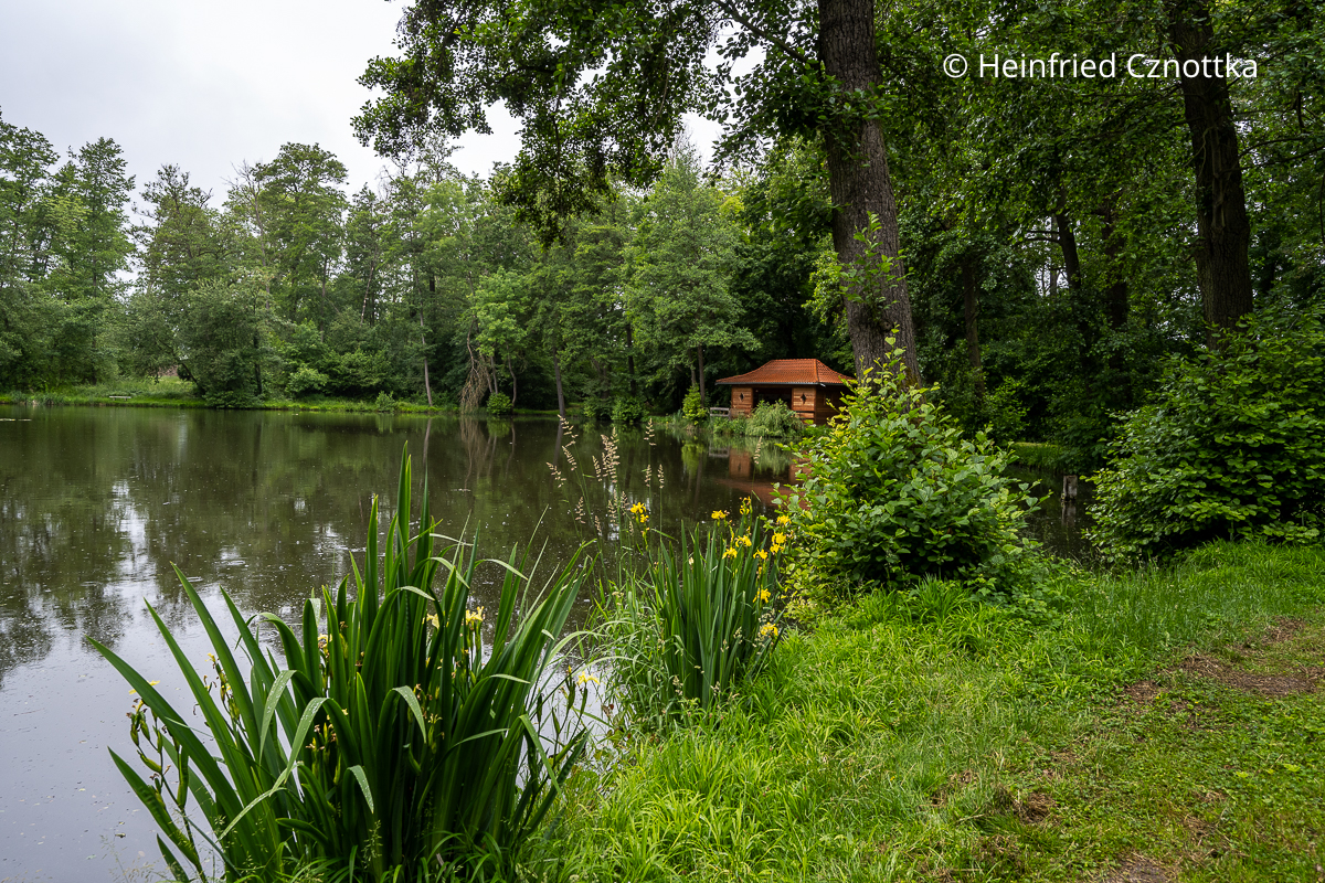 Badehaus an einem der Teiche im Schlosspark Bendeleben