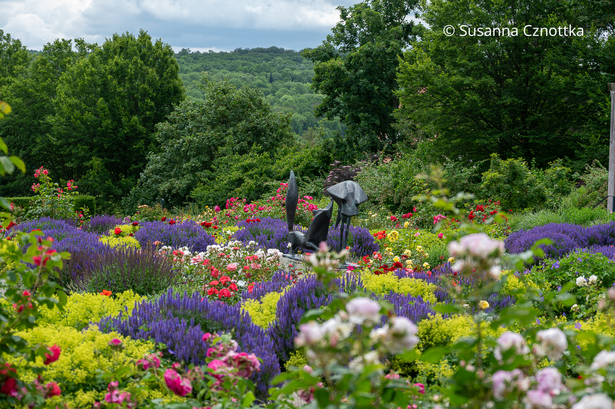 Die Aussicht vom Rosengarten in die Landschaft um Erfurt Die Aussicht vom Rosengarten in die Landschaft um Erfurt