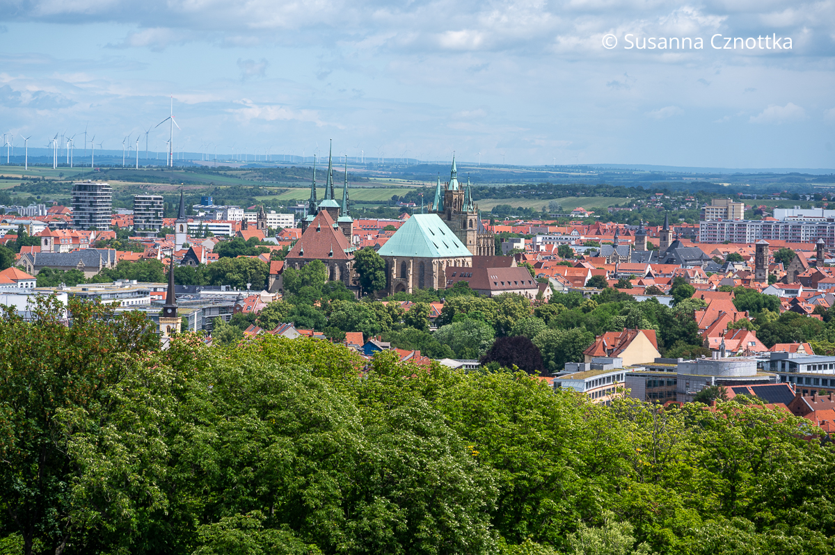 Blick über die Altstadt Erfurts und ins Thüringer Becken Blick über die Altstadt Erfurts und ins Thüringer Becken