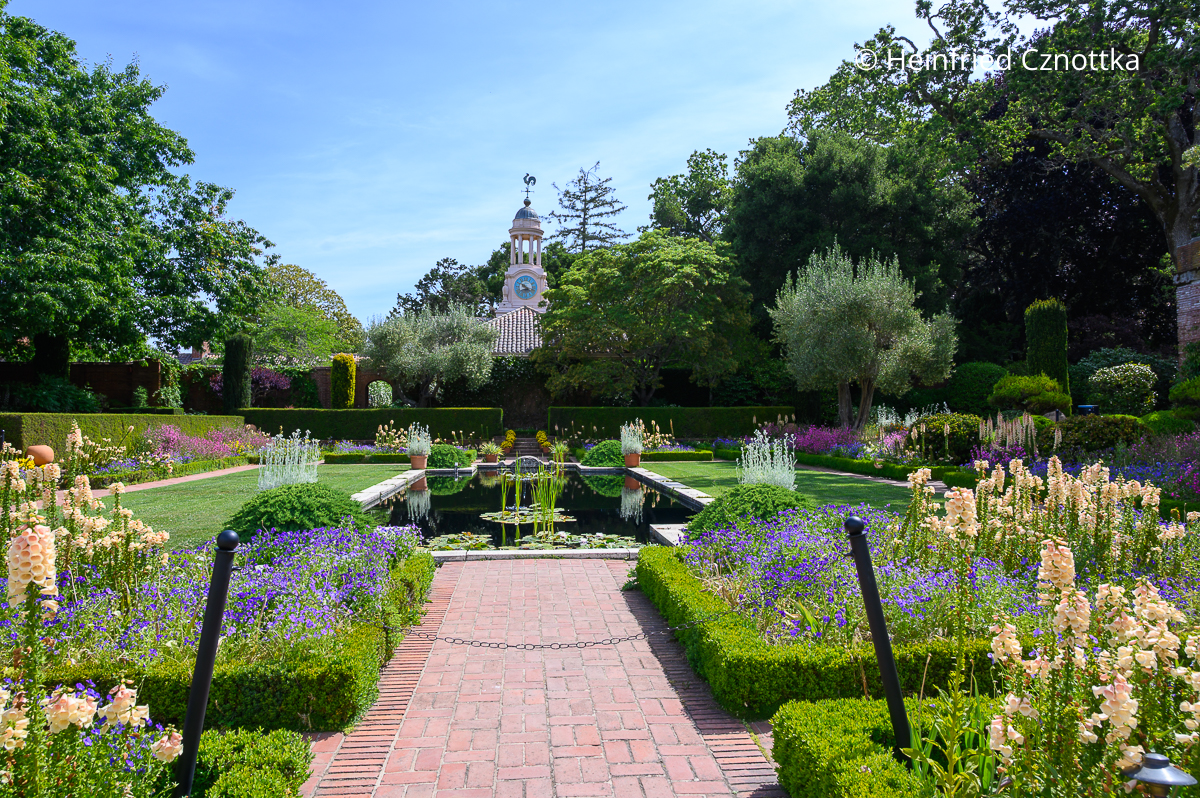 Sichtachse über ein formales Wasserbecken in Filoli