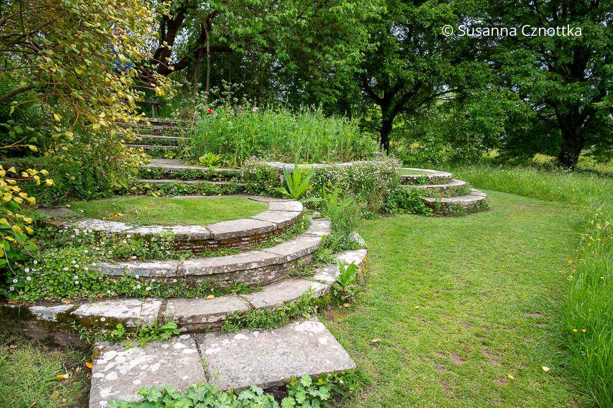 Doppelte geschwungene Treppe im Garten von Great Dixter (Great Dixter House & Gardens)