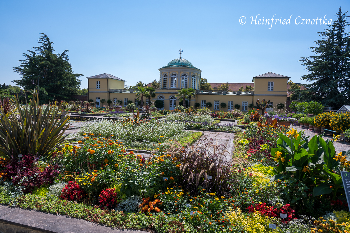 Der Schmuckhof im Berggarten Hannover: ein formal angelegter Garten mit symmetrischen Beeten; Berggarten Hannover