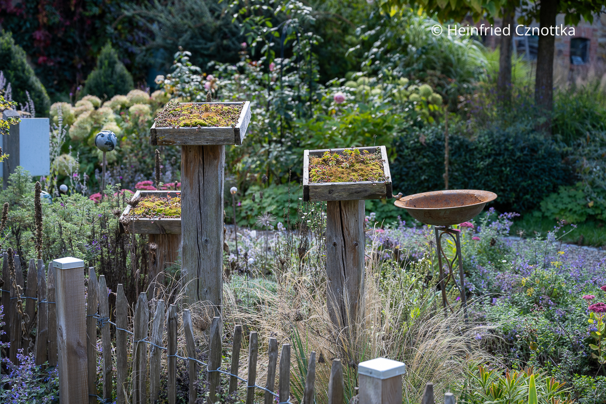 Gartenidee: Insektenhotels mit Minibeeten zum Schutz des Stirnholzes Gartenidee: Insektenhotels mit Minibeeten zum Schutz des Stirnholzes