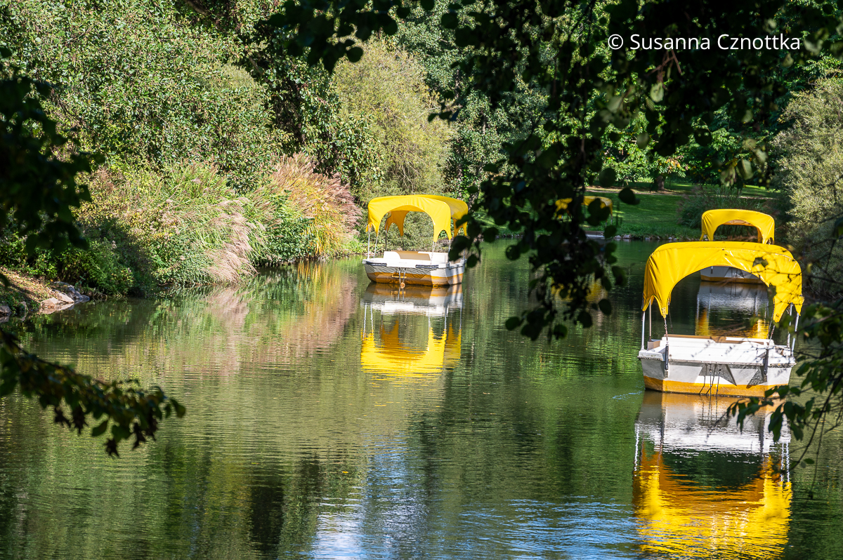 "Gondolettas" auf dem Kutzerweiher im Luisenpark Mannheim "Gondolettas" auf dem Kutzerweiher im Luisenpark Mannheim