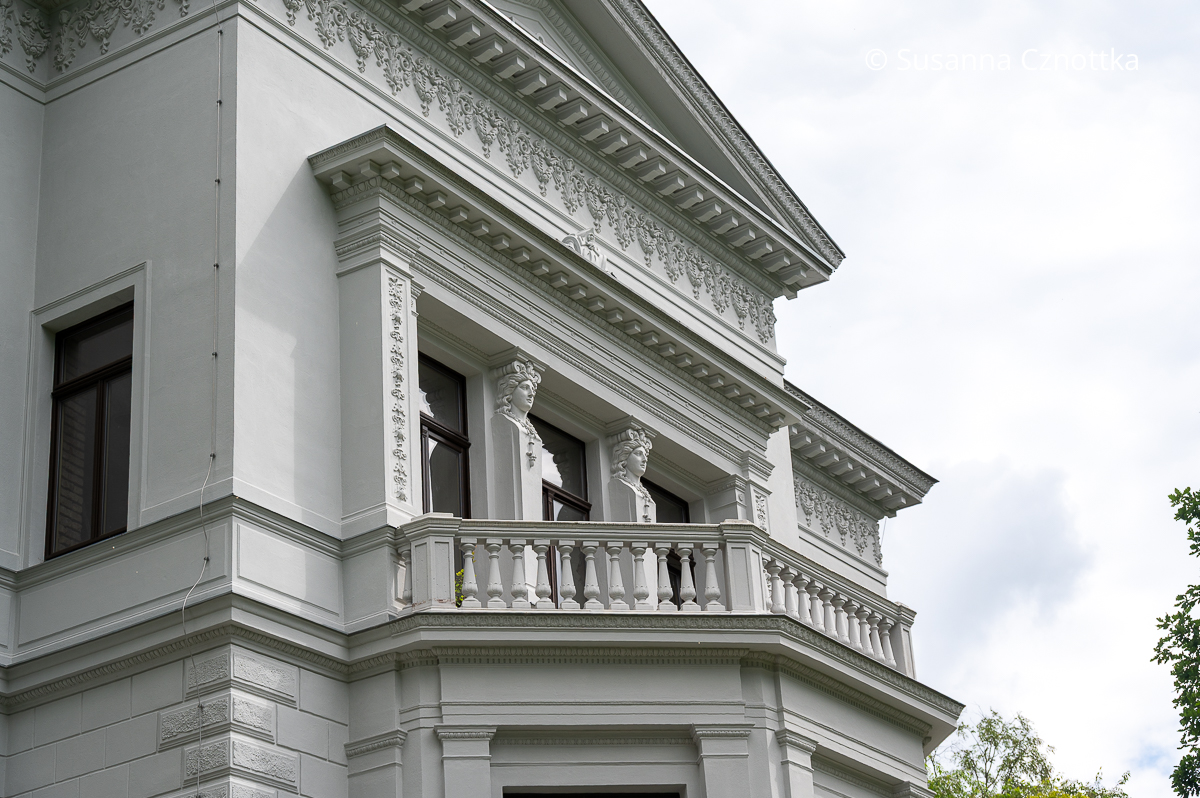 Renovierte Fassade der Villa im Park Hohenrode in Nordhausen