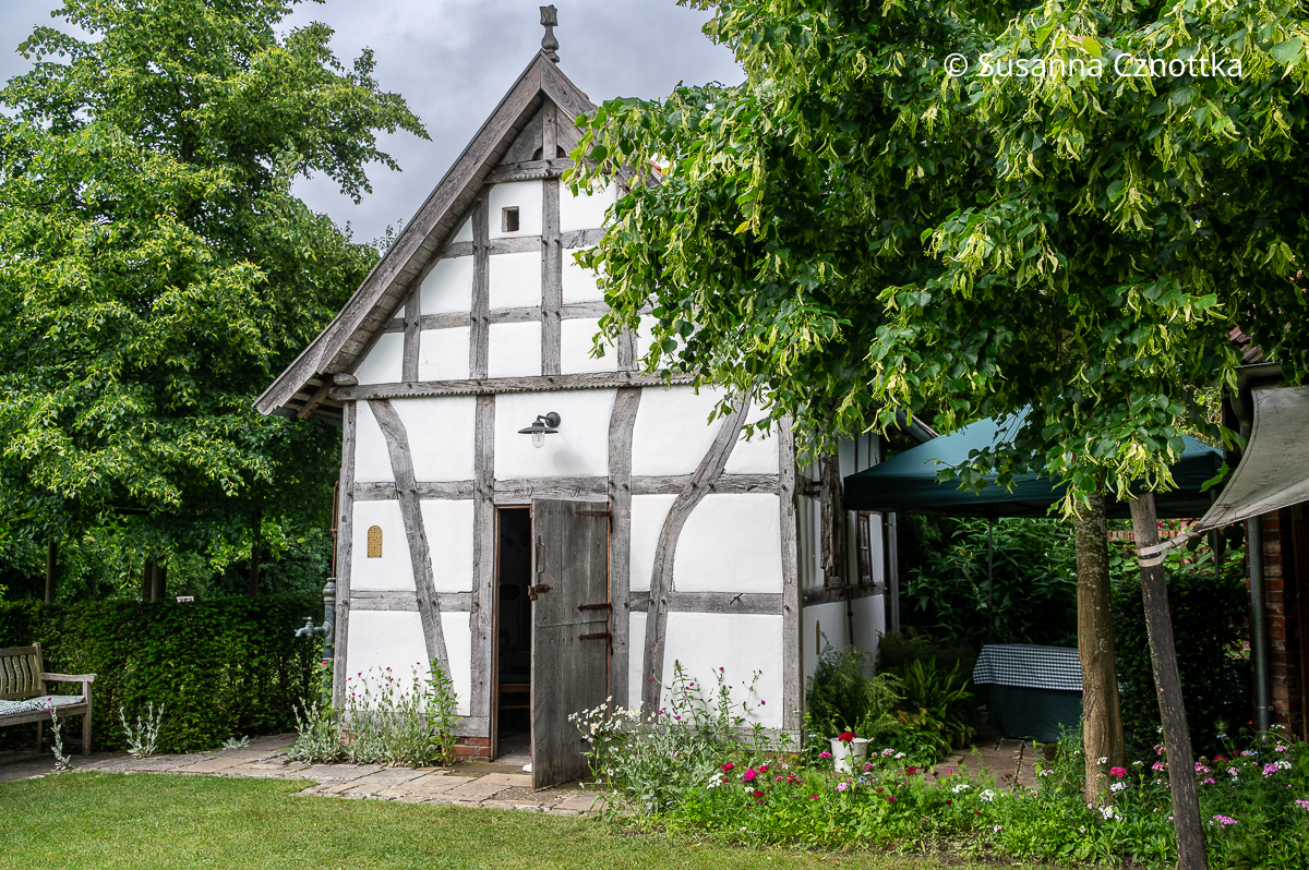 Ein altes Backhaus in Fachwerkbauweise im Landhausgarten Wagenhuber